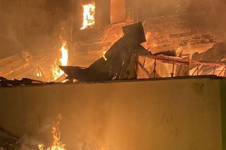 Tekirdağ'da yatak fabrikasında yangın