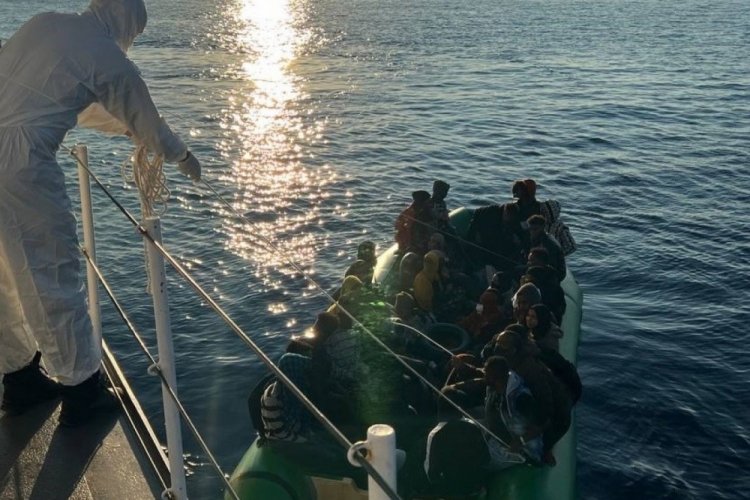 Ayvalık a&ccedil;ıklarında 42 d&uuml;zensiz g&ouml;&ccedil;men yakalandı