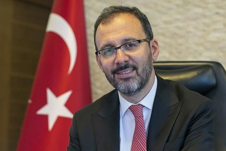 Bakan Kasapoğlu, Murat &Ouml;zkaya'yı tebrik etti