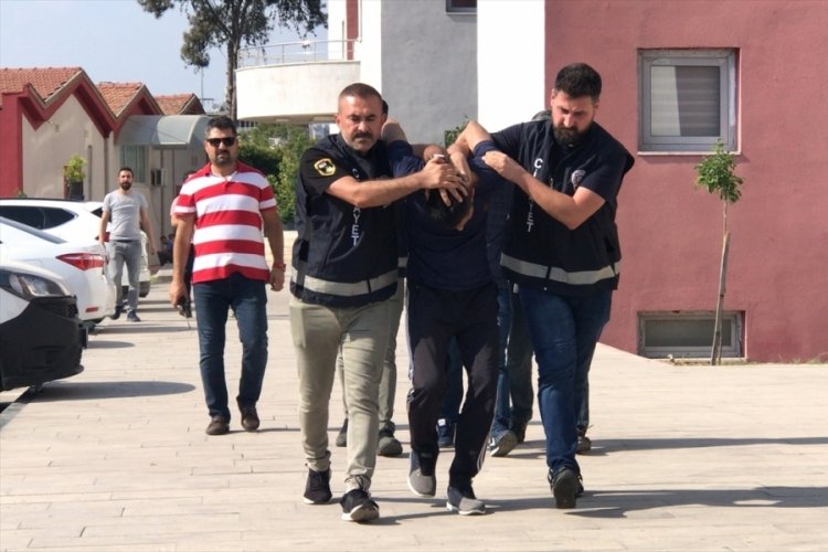 Adana'da cesedi bulunan kişiyi &ouml;ld&uuml;rd&uuml;ğ&uuml; belirlenen zanlı tutuklandı