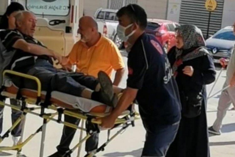 Bursa'da kontrolden &ccedil;ıkan ara&ccedil; direğe &ccedil;arptı: 1 yaralı