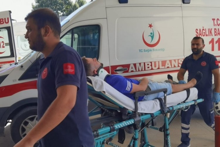 Bursa İneg&ouml;l'de kamyonetle otomobil &ccedil;arpıştı: Yaralılar var
