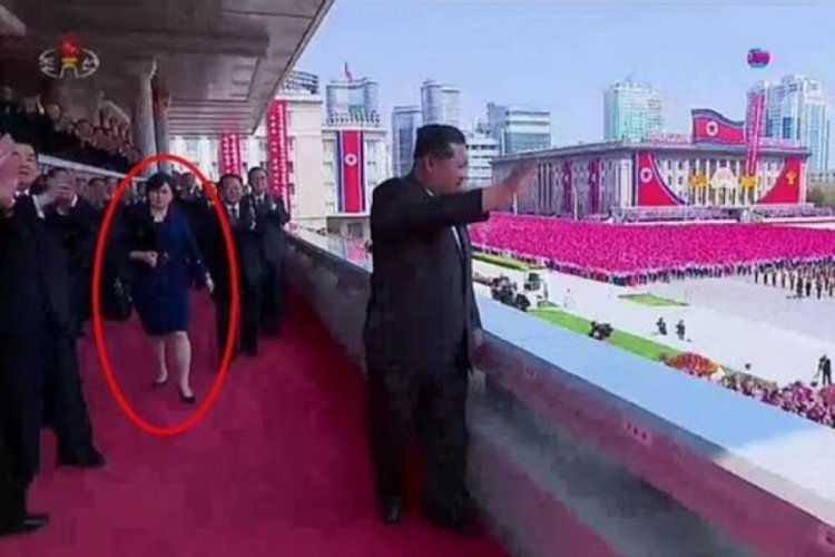 Dünya  Kim Jong-un'un  yanındaki 'gizemli kadın'ı konuşuyor