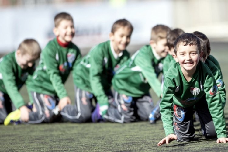 Bursaspor Futbol Okulları geleceğin yıldızlarını arıyor!