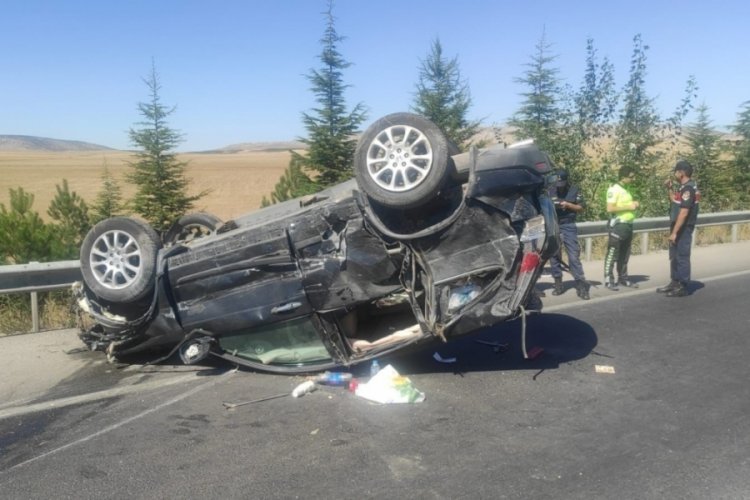Takla atan otomobil ters d&ouml;nd&uuml;: 4 yaralı