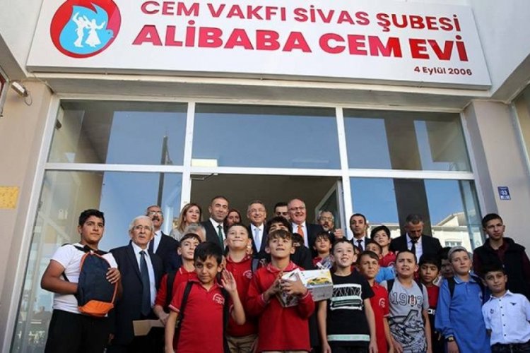 Cumhurbaşkanı Yardımcısı Oktay, Alibaba Cemevi'ni ziyaret etti