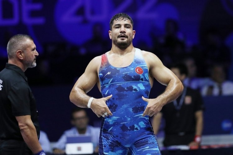 Taha Akg&uuml;l, D&uuml;nya G&uuml;reş Şampiyonası'nda finalde