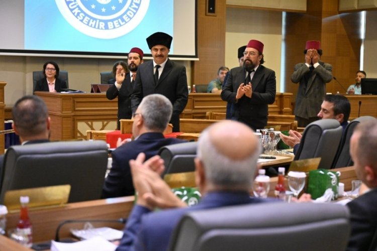 Puşide-i siyah meclis k&uuml;rs&uuml;s&uuml;nde