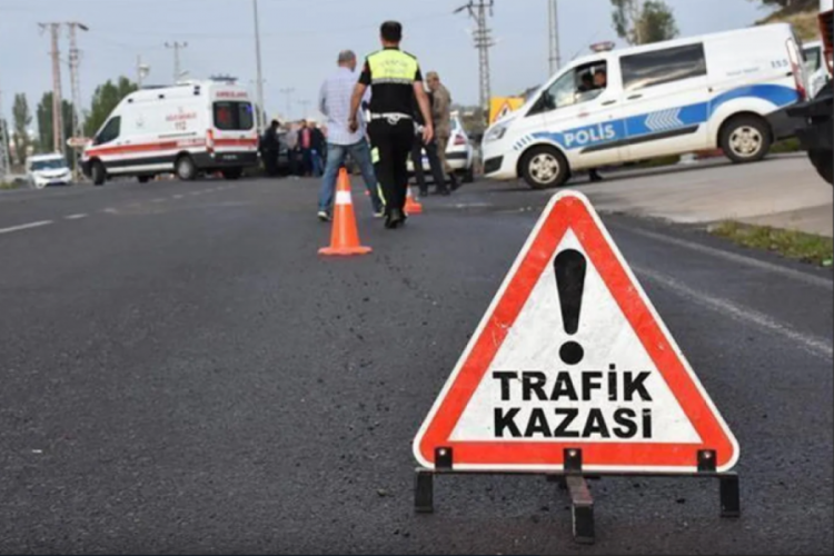 İzmir'de dehşet: Ambulans şarampole devrildi