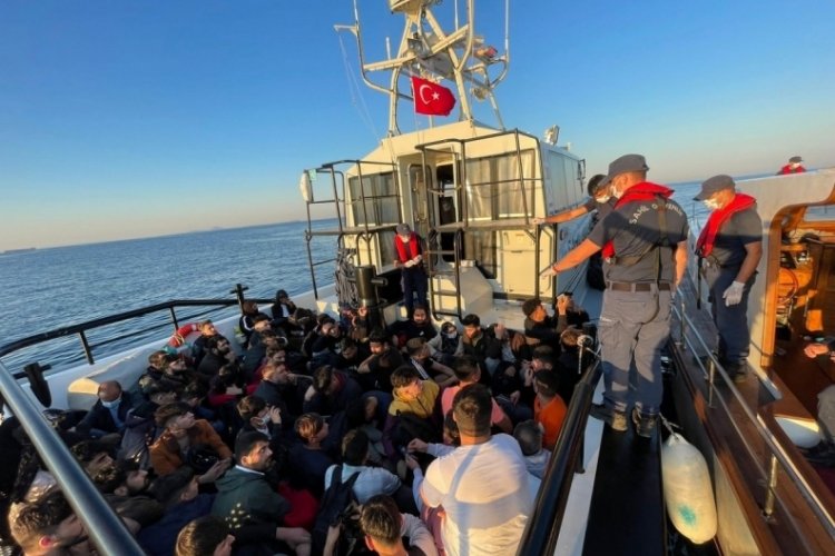 &Ccedil;anakkale a&ccedil;ıklarında 84 d&uuml;zensiz g&ouml;&ccedil;men yakalandı