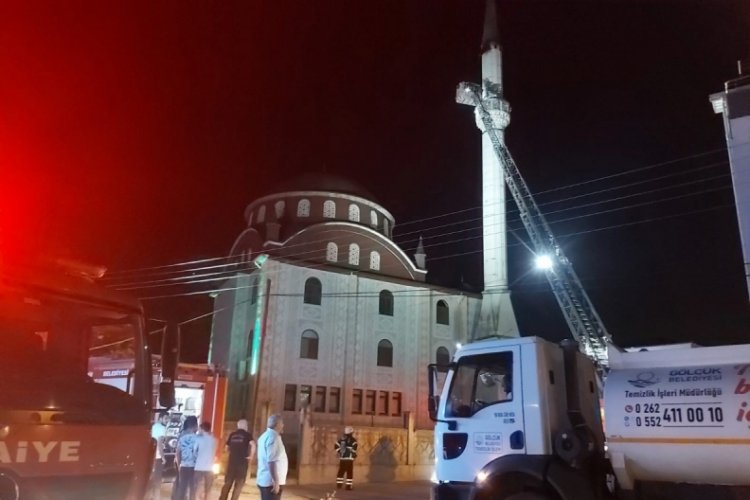 Cami minaresinde yangın &ccedil;ıktı