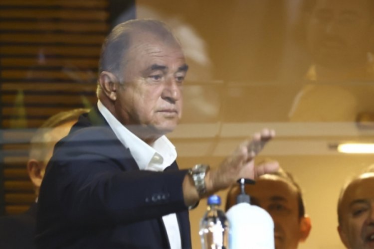 Fatih Terim trib&uuml;nde