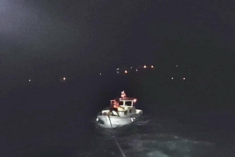 &Ccedil;anakkale Boğazı'nda arızalanan tekne kurtarıldı