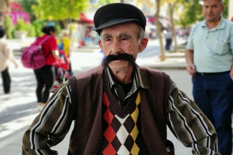 Bursa'da bıyıklarını kesmemek i&ccedil;in işi bıraktı