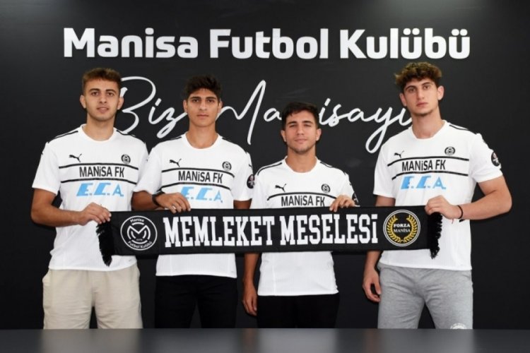 Manisa FK, yeni oyuncuları i&ccedil;in imza t&ouml;reni d&uuml;zenledi