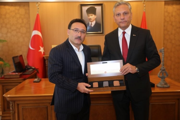 T&Uuml;RSAB heyetinden, Kayseri Valisi G&ouml;kmen &Ccedil;i&ccedil;ek'e ziyaret