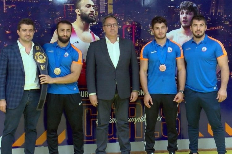 Milli g&uuml;reş&ccedil;iler, İBB Spor Kul&uuml;b&uuml; Başkanı Keleş'i ziyaret etti