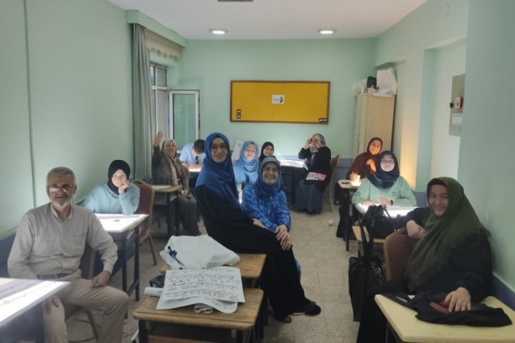 Bursa'da kadın hattatlar yetişiyor