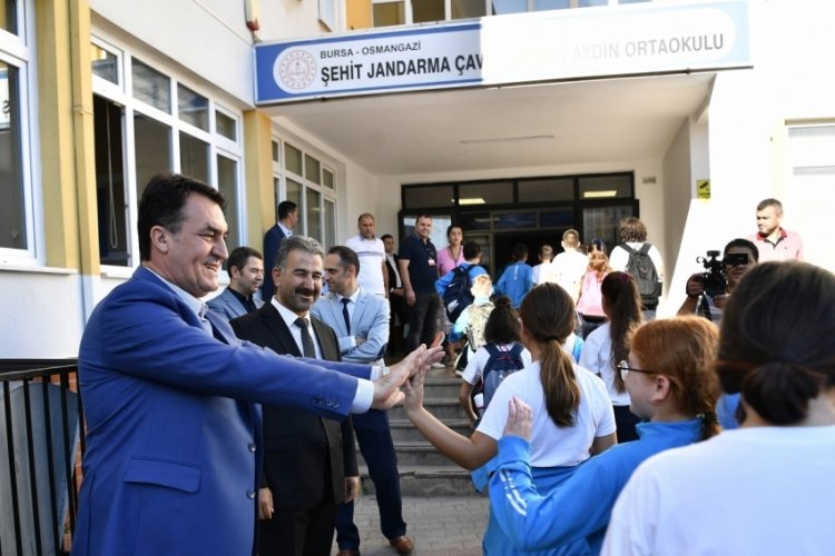 Bursa Osmangazi Belediye Başkanı D&uuml;ndar, okul ziyaretleri ger&ccedil;ekleştirdi