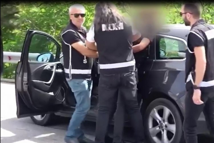 Edirne'de polis ekiplerinden 35 milyonluk ka&ccedil;ak telefon operasyonu