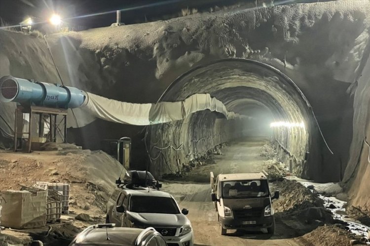 Van'da inşaatı s&uuml;ren t&uuml;nelde g&ouml;&ccedil;&uuml;k