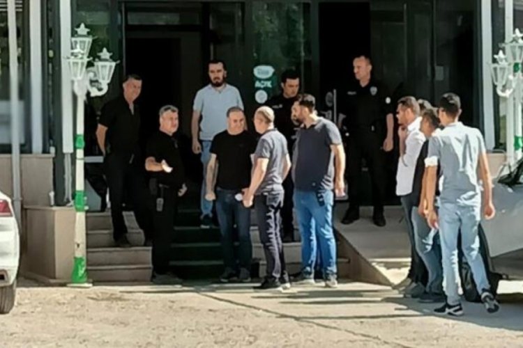 Boşanmak &uuml;zere olduğu eşini &ouml;ld&uuml;rd&uuml;, kendi kafasına sıktı