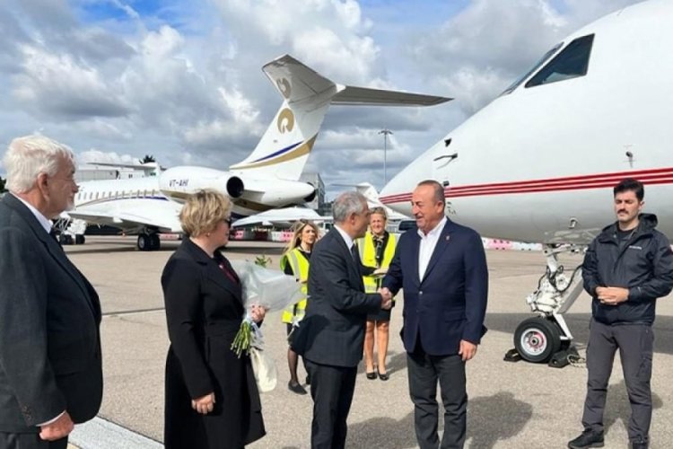 Bakan &Ccedil;avuşoğlu, Krali&ccedil;e II. Elizabeth'in cenazesine katılmak &uuml;zere Londra'da