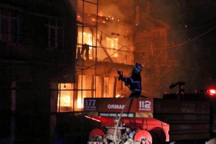 İzmir'de yatak imalathanesinde yangın