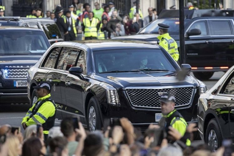 ABD Başkanı Biden ile eşi, Krali&ccedil;e 2. Elizabeth'in naaşını ziyaret etti
