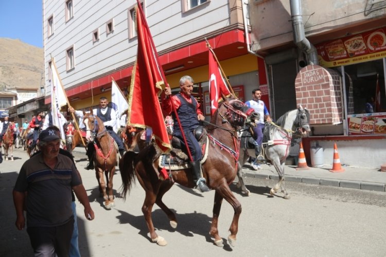 Pasinler Zaferi'nin 974'nc&uuml; yıl d&ouml;n&uuml;m&uuml; b&uuml;y&uuml;k coşkuyla kutlandı