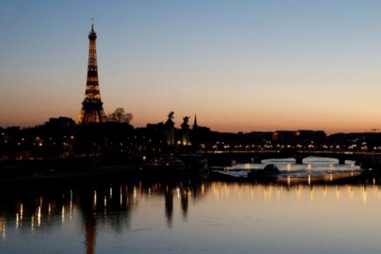 Paris ara&ccedil; trafiğine kapatıldı