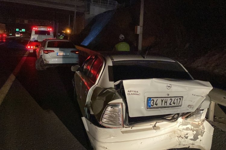 Kocaeli'nde polisten ka&ccedil;tı şahıs zincirleme kazaya sebep oldu