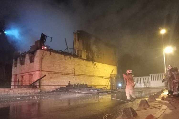 İstanbul'da tarihi fırın yangında harabeye d&ouml;nd&uuml;