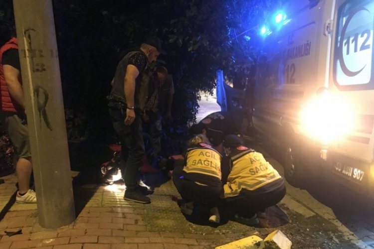 Tekirdağ'da kaldırıma &ccedil;arpan motosiklet s&uuml;r&uuml;c&uuml;s&uuml; ağır yaralandı