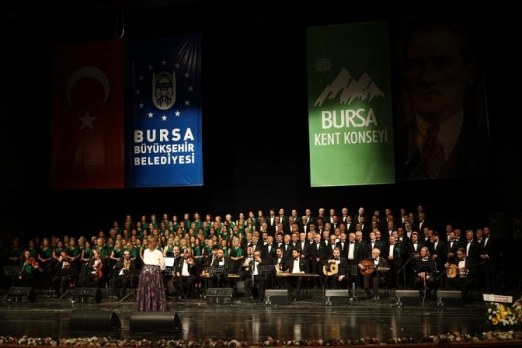 Bursa'da şehir korosu konseri d&uuml;zenlendi