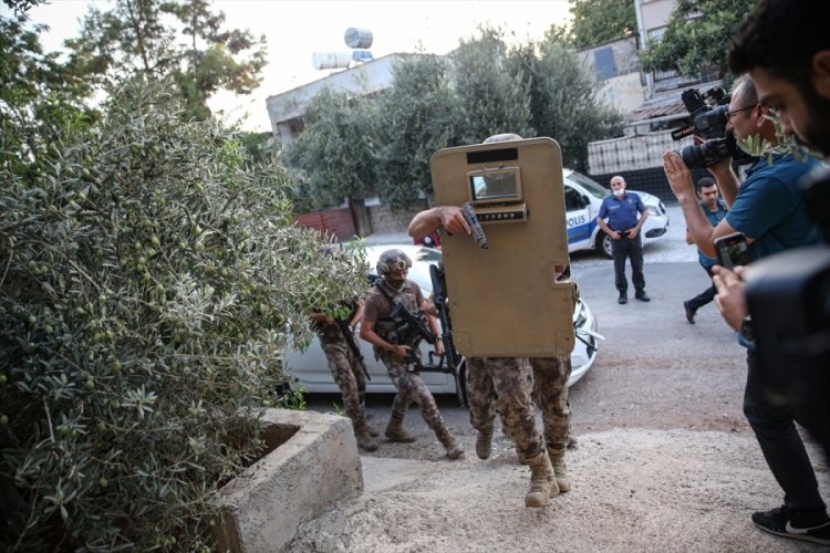 Mersin'de şafak operasyonunda 13 zanlı yakalandı