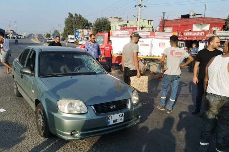 Mersin'de otomobille &ccedil;arpışan motosikletli yaralandı