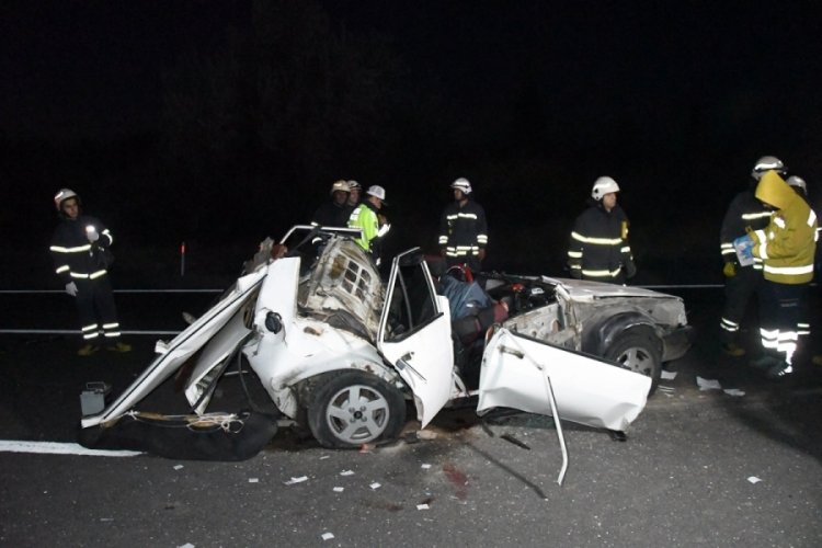 Tekirdağ'da iki otomobil &ccedil;arpıştı: 1 &ouml;l&uuml;, 3'&uuml; ağır 5 yaralı