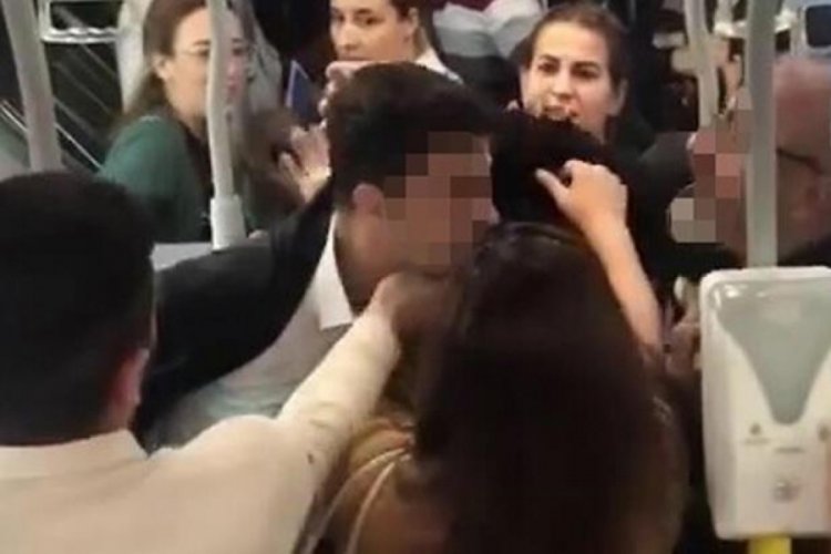 İstanbul'da Metrob&uuml;s'te koltuk verme kavgası! Birbirlerine girdiler