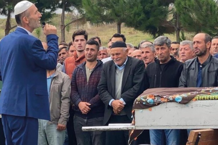 Yeğeninin cenazesine giden dayı da kazada &ouml;ld&uuml;