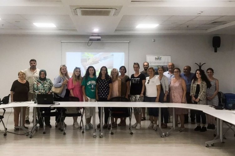 Bursa Nil&uuml;fer'de balkon tarımı eğitimi verildi