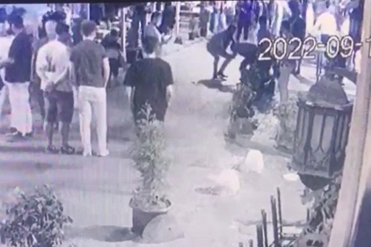 İstanbul'da tartıştığı kişiyi sokak ortasında bı&ccedil;aklayarak &ouml;ld&uuml;rd&uuml;