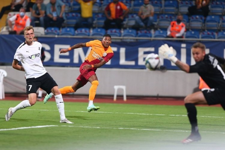 Galatasaray'da Van Aanholt, g&ouml;zden d&uuml;şt&uuml;