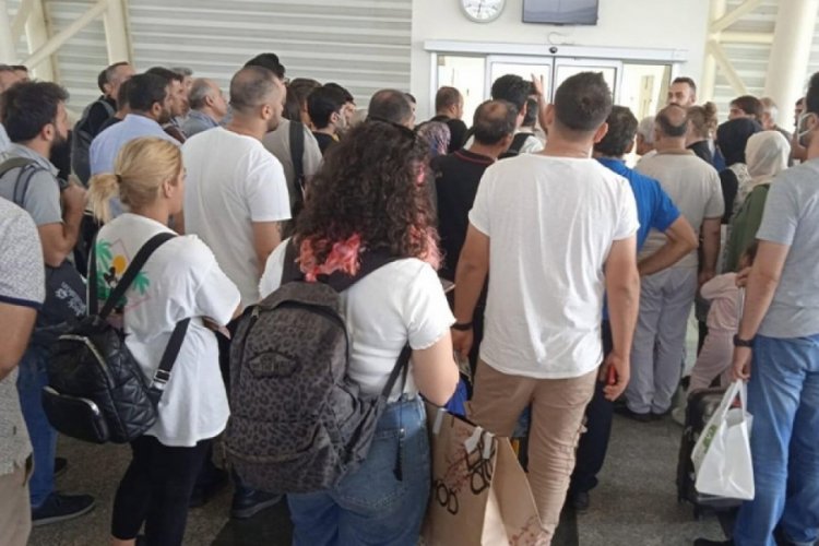 THY, 'kapı arızalı' diyerek yolcuların bir kısmını u&ccedil;ağa almadı