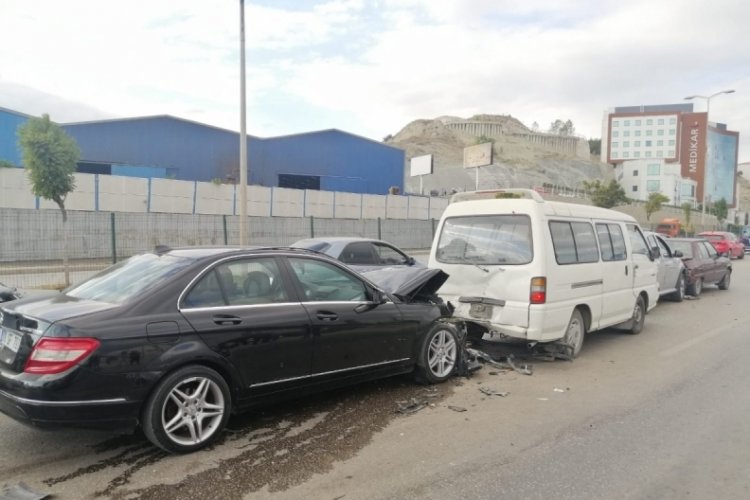 Karab&uuml;k'te zincirleme kaza