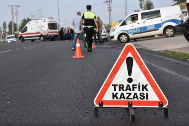 Korkun&ccedil; kaza, baba ile oğlunu hayattan kopardı