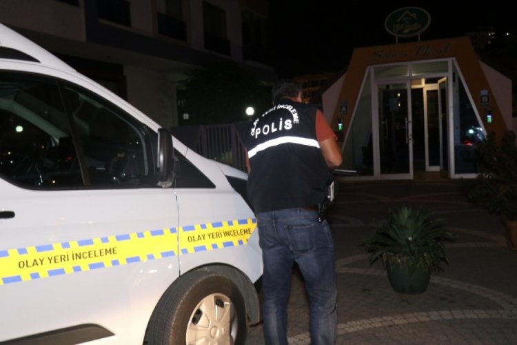 Evde yakılan mangal ateşi &ouml;ld&uuml;rd&uuml;