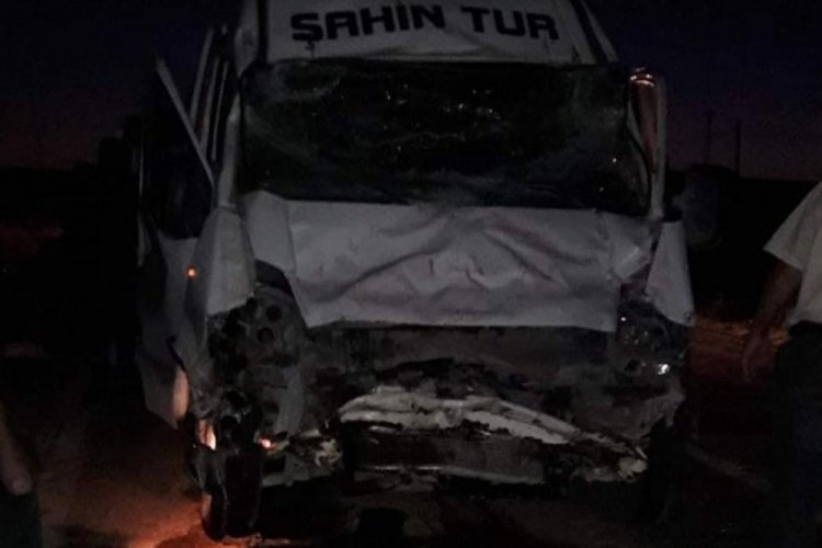 Ankara'da trakt&ouml;rle iş&ccedil;i servisi &ccedil;arpıştı: 7 yaralı