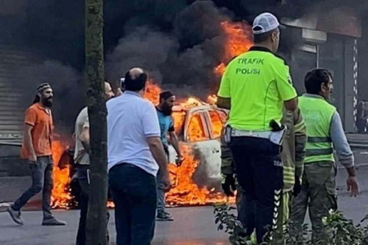 İstanbul'da polise bı&ccedil;aklı saldırı