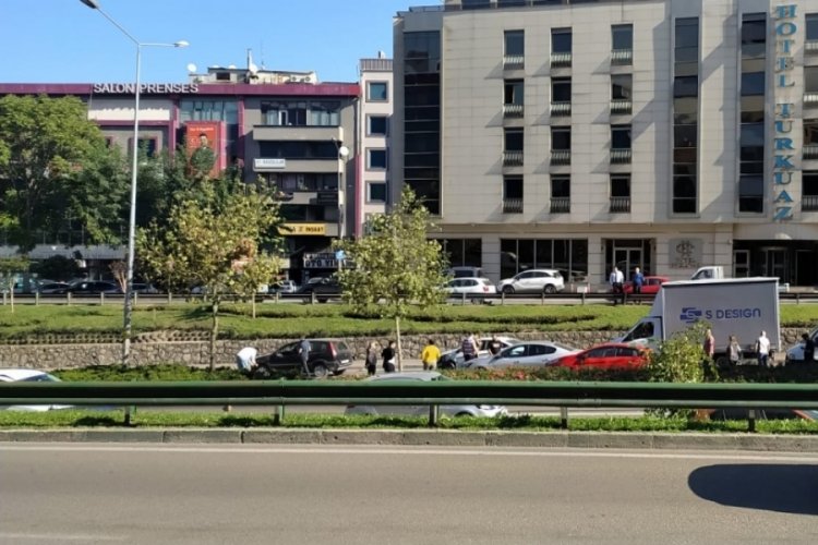 Bursa'da Kent Meydanı'nda zincirleme kaza
